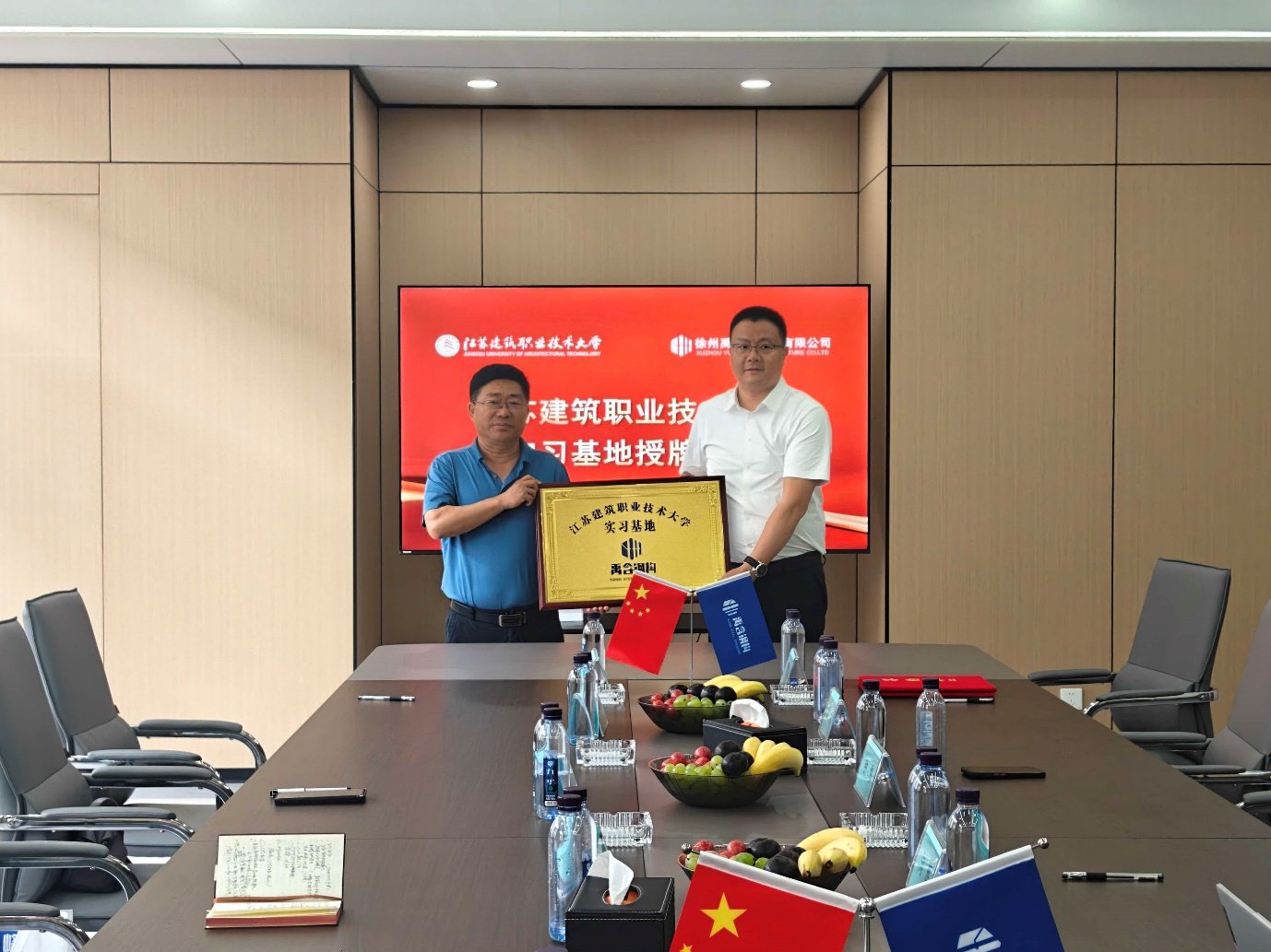 副总经理刘效国热情接待