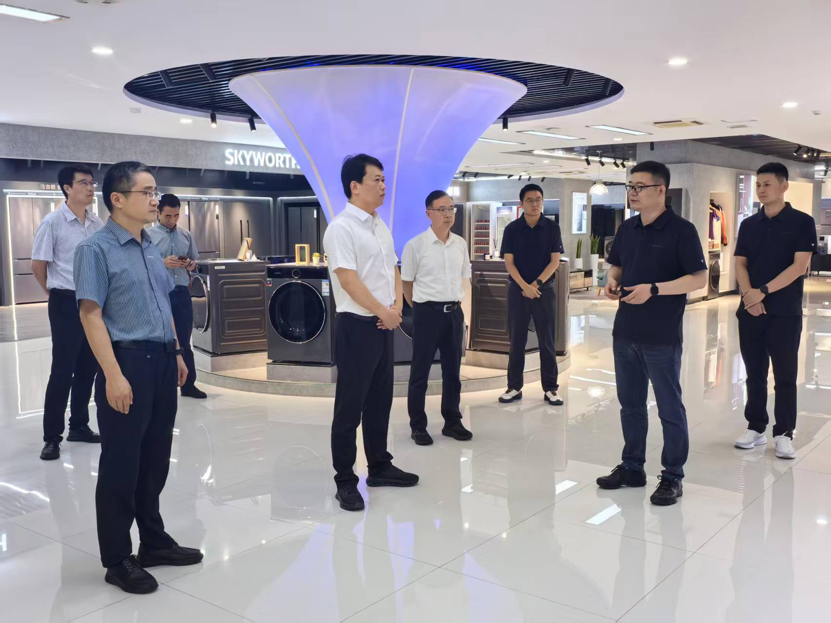 完善政校企三方...