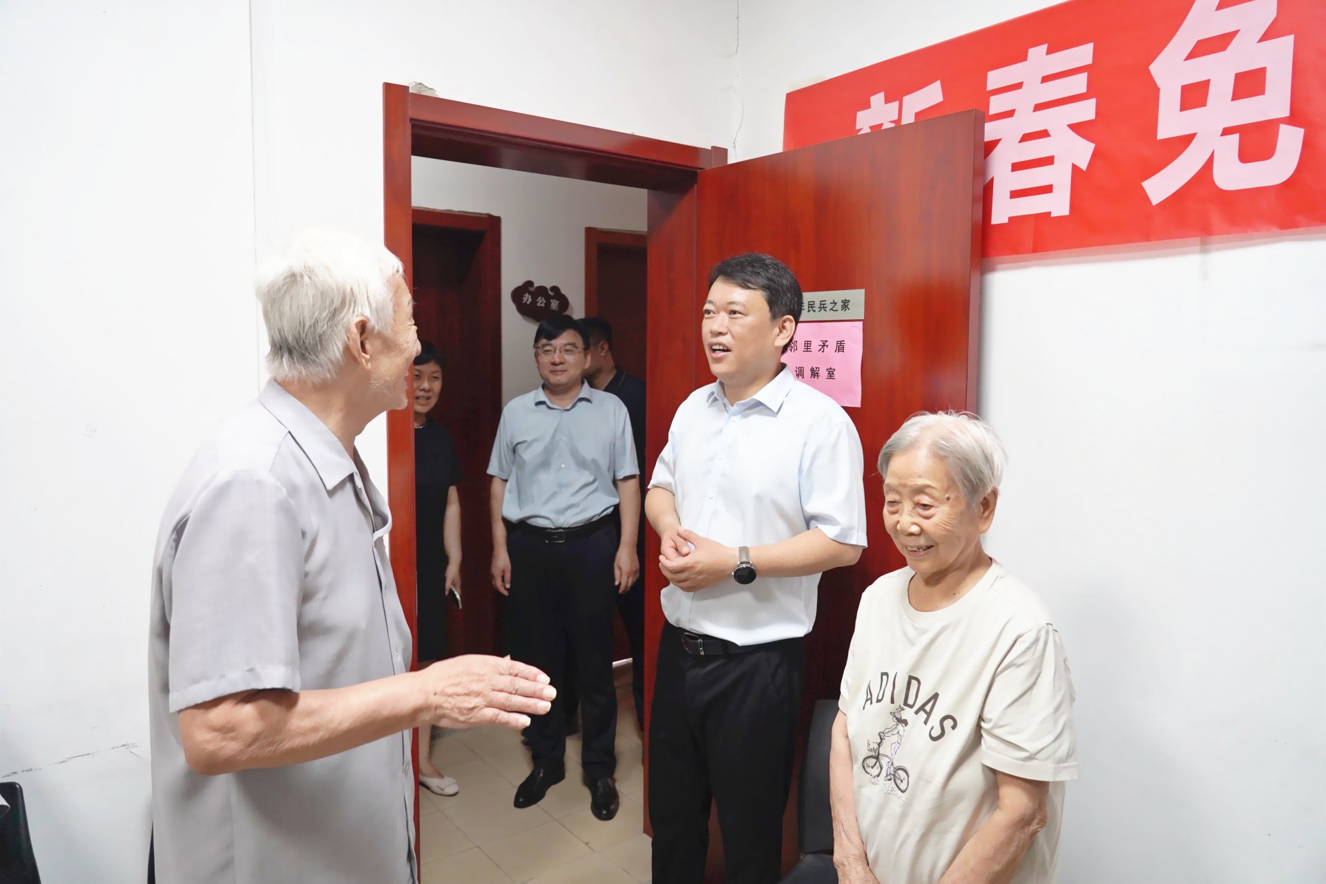 教职工及后勤工作人员