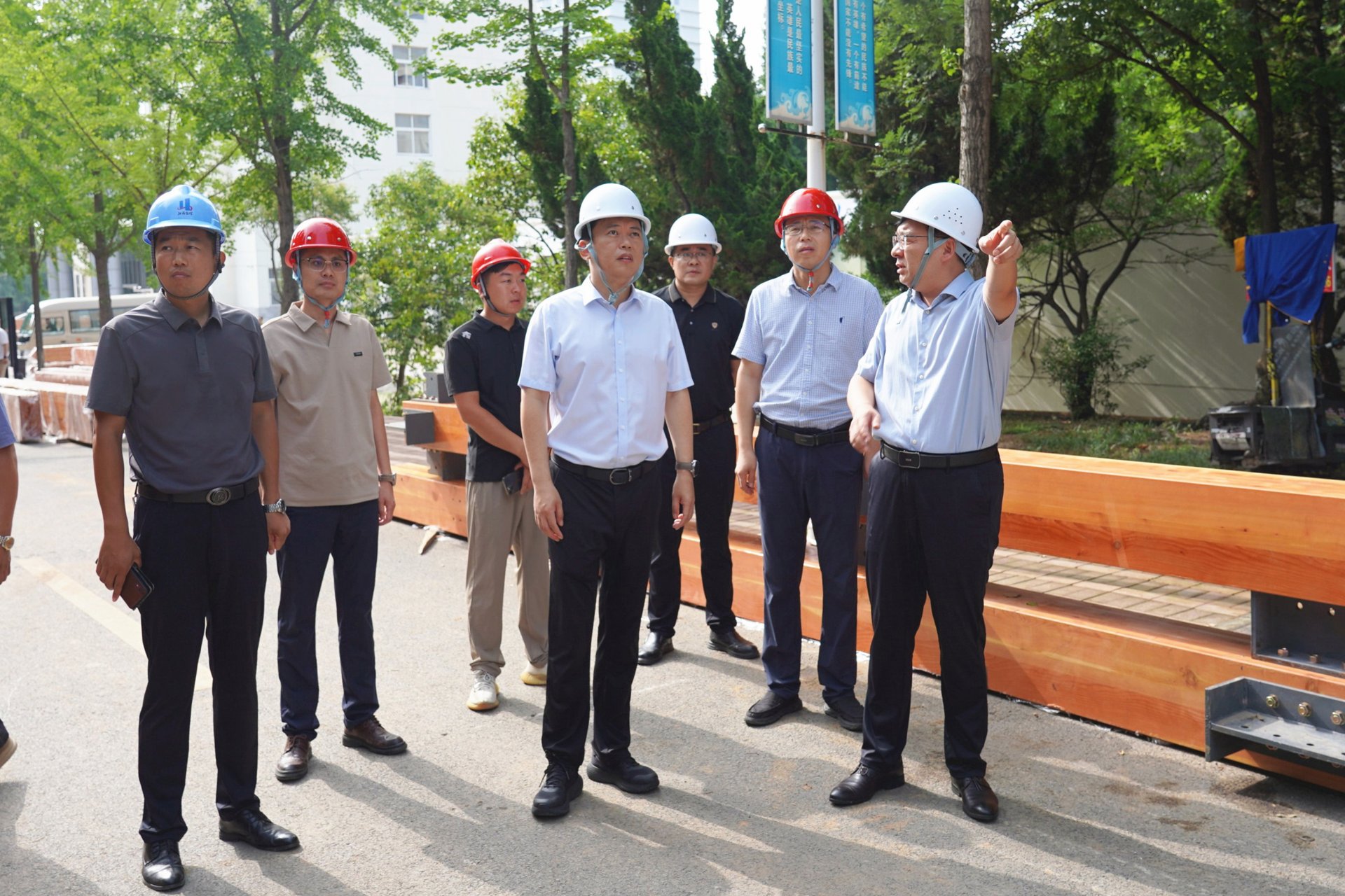 公司董事长钟伟...